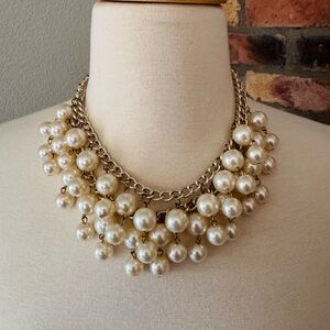 Elegant Pearl Cluster Necklace